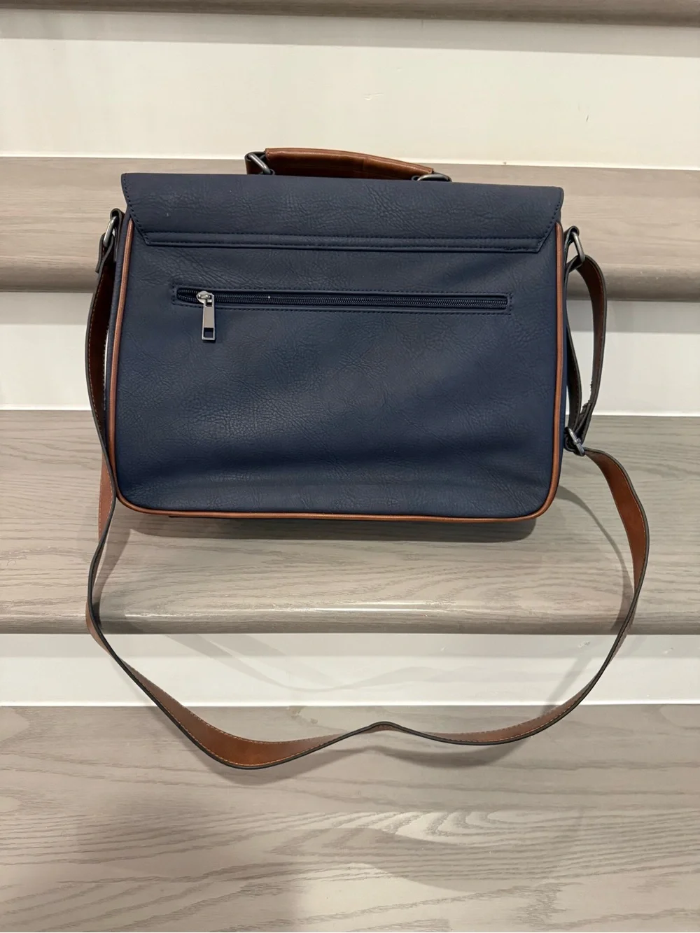 ALDO Men’s Navy Leather and Brown Trim Messenger Bag Laptop Sling Strap NWOT
